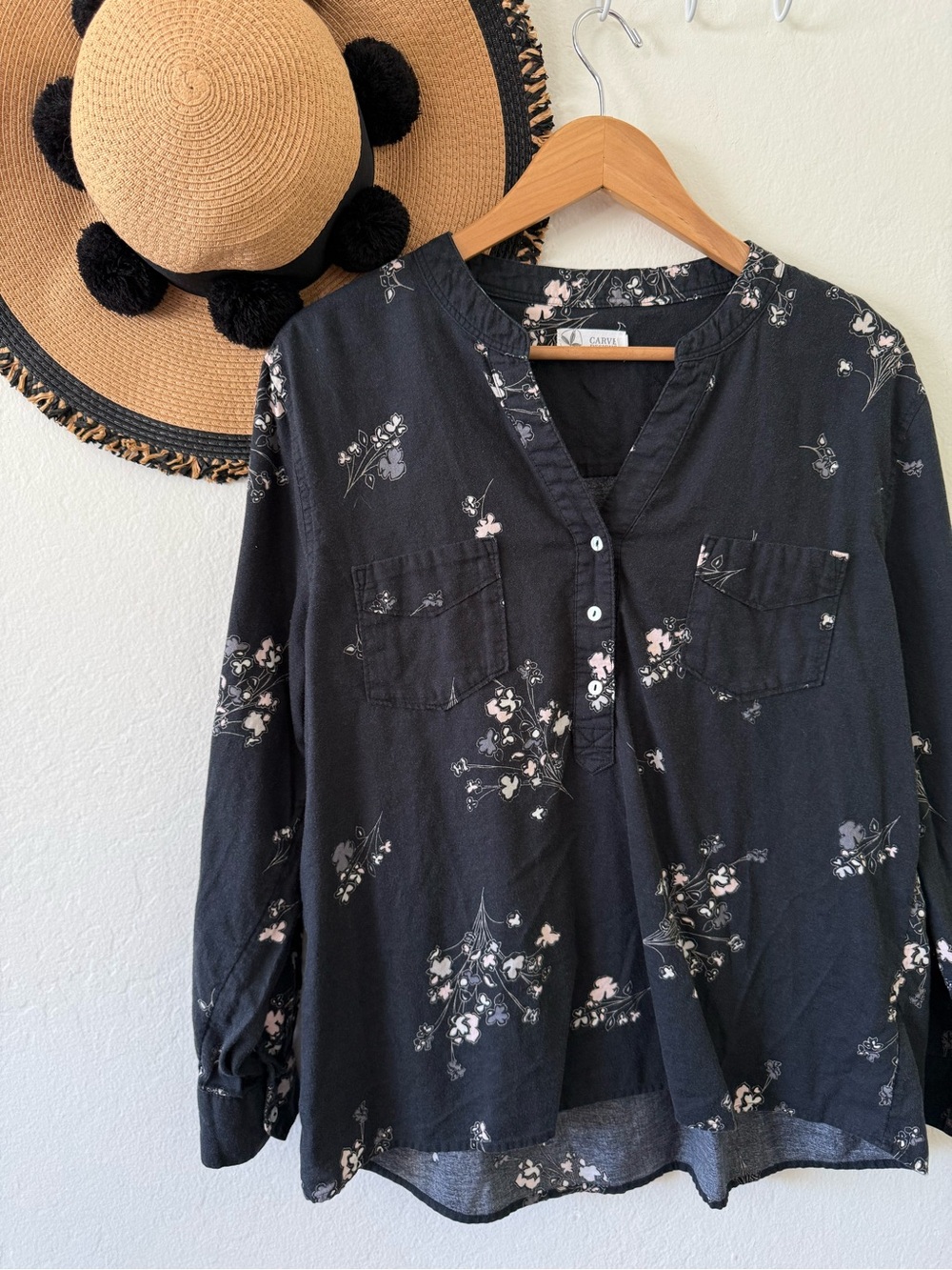 Carve Designs Organic Cotton Black Floral Popover Tunic Top Size Large - Picture 5 of 10